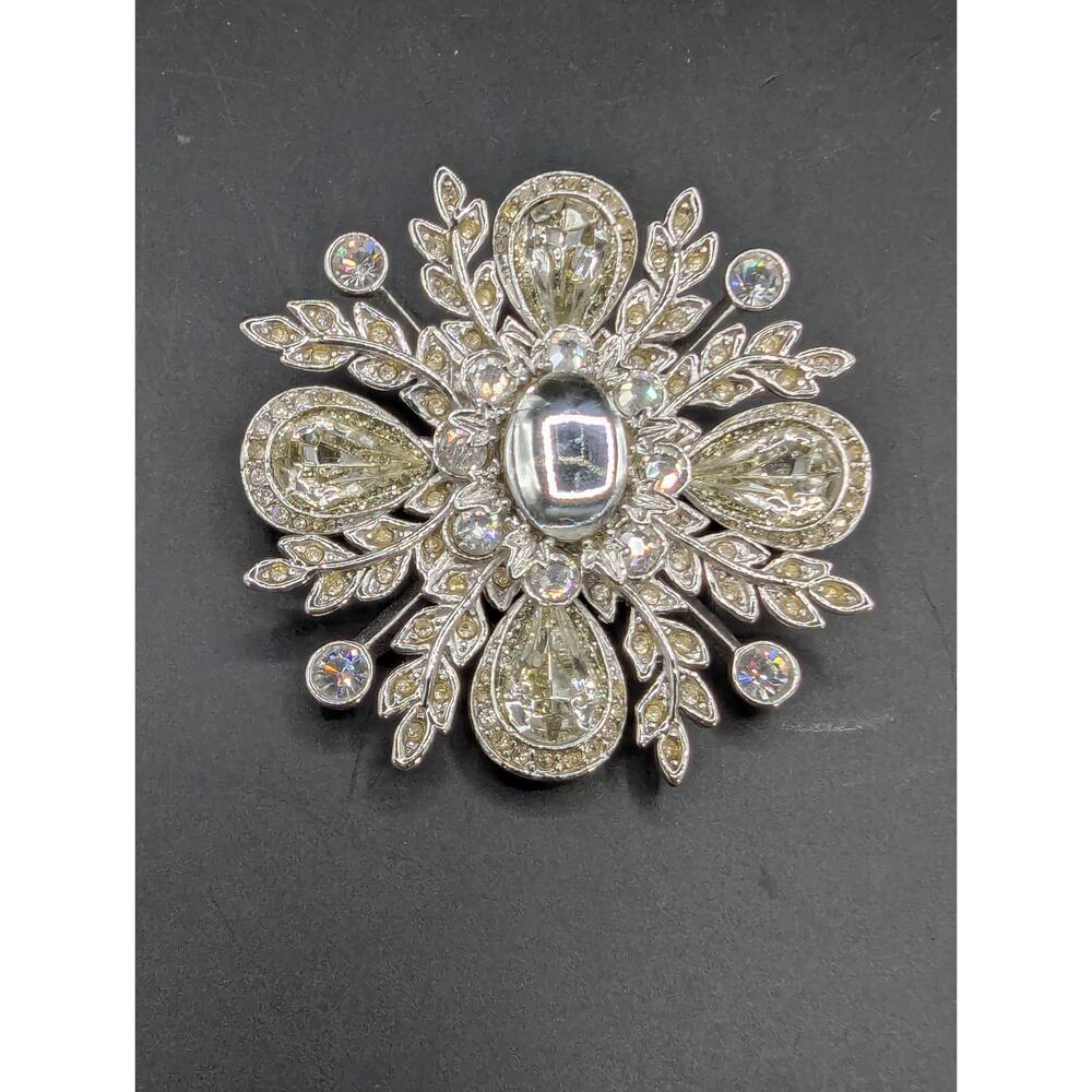 St John Silver Tone Cabochon Laurel Leaf Maltese Cross Brooch Glows